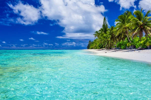 Plage incroyable avec sable blanc — Photo