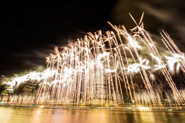 Colorful fireworks over night sky — Stock Photo, Image