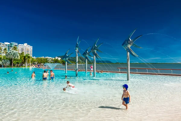 Lagoa de natação tropical, Austrália — Fotografia de Stock