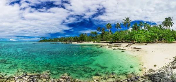 Playa tropical en el lado sur de Upolu — Foto de Stock