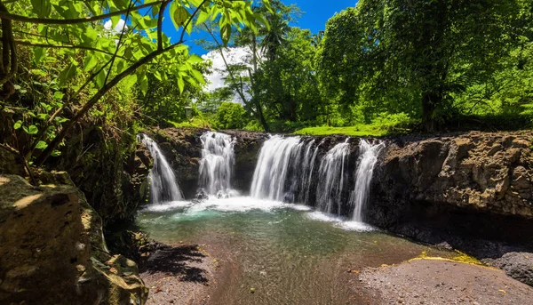 Živé Togitogiga falls — Stock fotografie