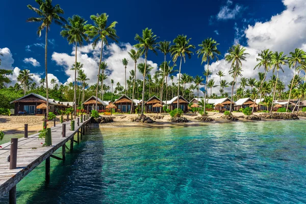 Tropisk strand på Samoa ö — Stockfoto