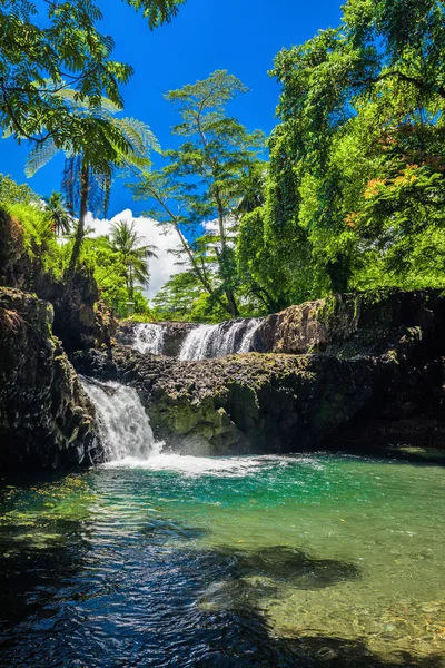 Živé Togitogiga falls — Stock fotografie