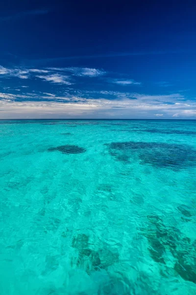 Trópusi óceán kék ég — Stock Fotó