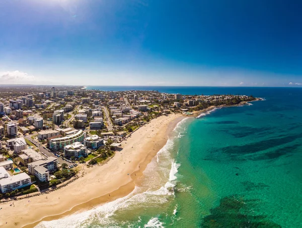 Drone aereo immagine panoramica delle onde oceaniche su una spiaggia di Kings, Ca — Foto Stock