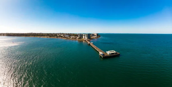 Woody Point Jetty is een mijlpaal op de Moreton Bay op Redcliffe — Stockfoto