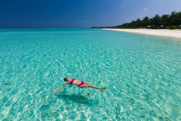 Young gorgeous woman in bikini on a tropical island — Stockfoto