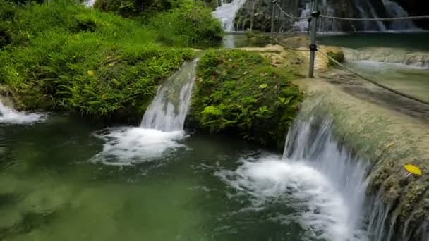 南太平洋埃弗特岛维拉港的Mele Maat瀑布 — 图库视频影像