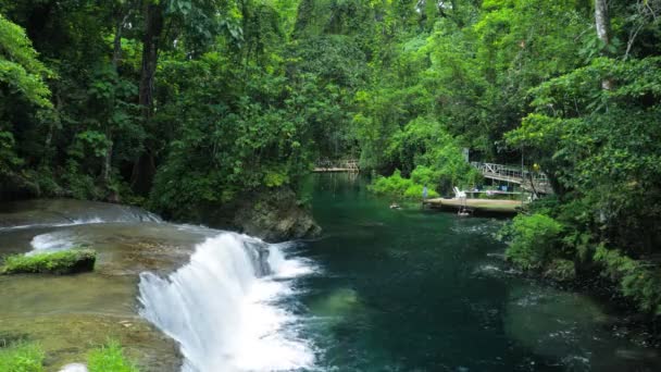 瓦努阿图Efate岛 Teouma村 瀑布和河流 Naquru Rentapao瀑布 — 图库视频影像