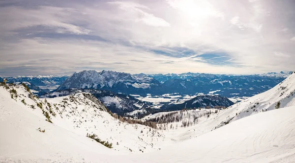 オーストリア シュタイリアのバート ミッテルドルフに近いタウプリッツ アルム冬 — ストック写真
