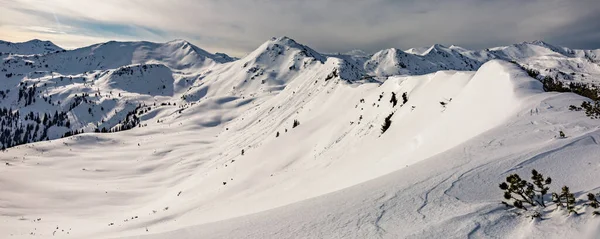 Snöiga Toppar Planneralm Skidort Vintern Österrikiska Alperna — Stockfoto