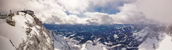 奥地利达什坦阿尔卑斯山冬季的雪景 — 图库照片