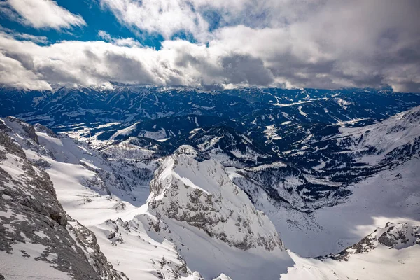 Het Besneeuwde Winterpanorama Van Dachsteiner Alpen Oostenrijk — Stockfoto