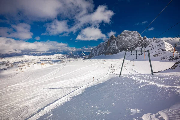 奥地利达什坦阿尔卑斯山冬季的雪景 — 图库照片