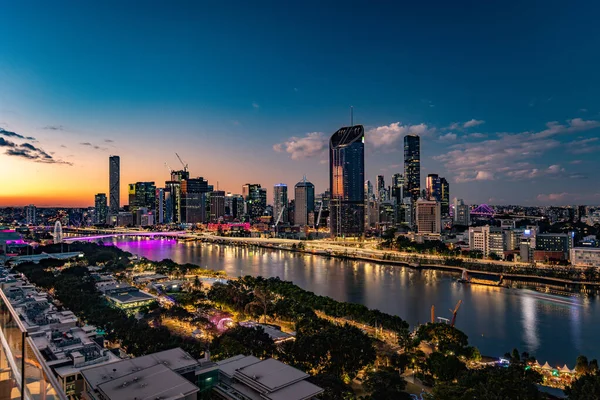 ブリスベン オーストラリア 2019年7月20日 ブリスベンCbdとサウスバンクの夜間地域画像 ブリスベンはQldの首都であり オーストラリアで3番目に大きな都市です — ストック写真