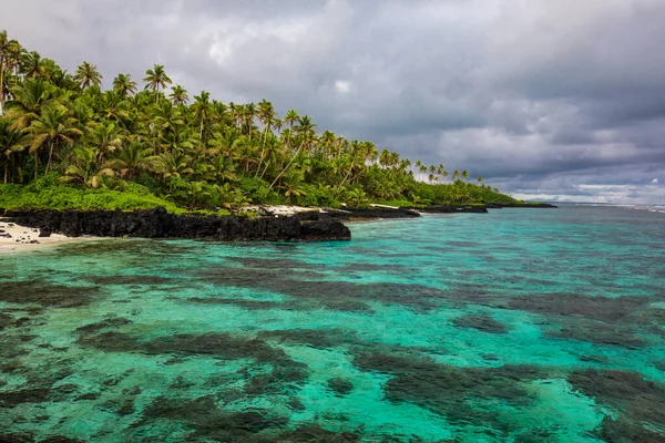 Tropikalna Plaża Południowej Stronie Wyspy Samoa Palmami Kokosowymi — Zdjęcie stockowe