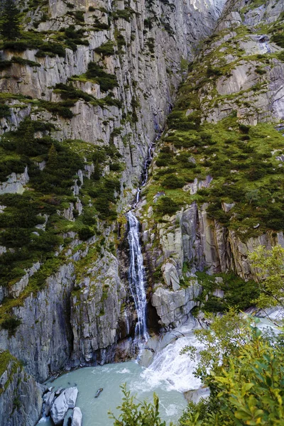 Waterfall on rocky mountains in Switzerland — Stock Photo, Image