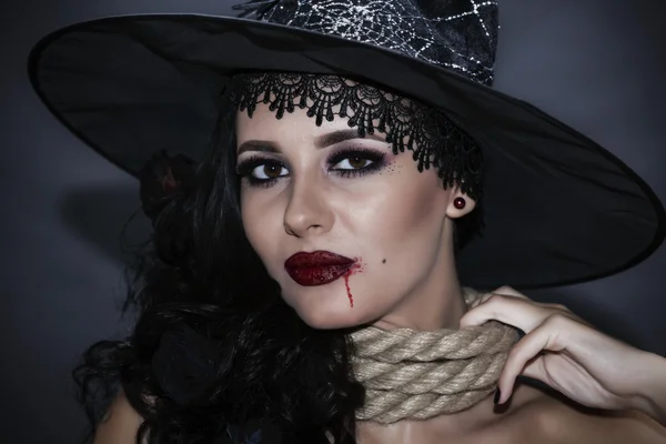 Portrait of a witch with a rope throat. halloween concept — Stock Photo, Image