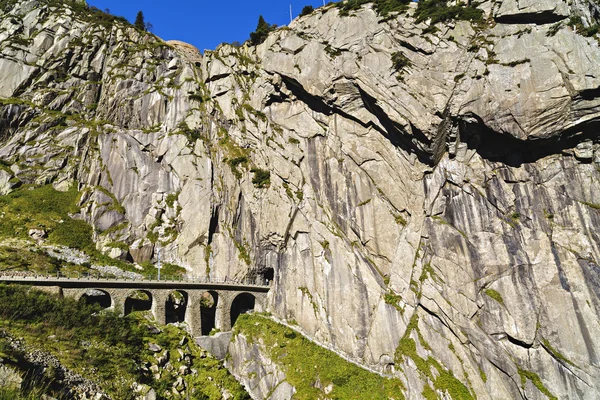 Ďáblův most v st. gotthard pass, Švýcarsko — Stock fotografie