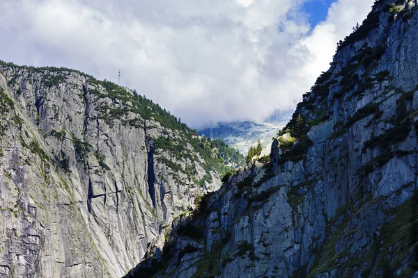 Hermosa pared de montaña rocosa en los Alpes —  Fotos de Stock