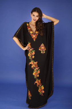 Genç Hintli kadın geleneksel giyim