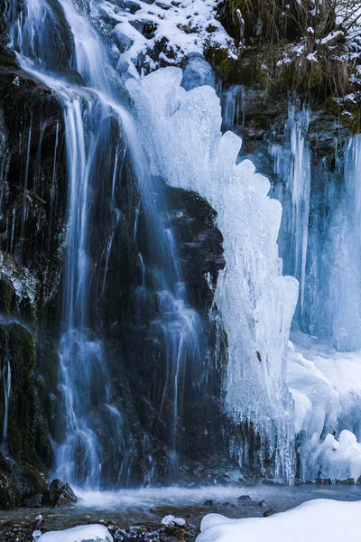 Huge icicles formed in a waterfall on a mountain — Stock Photo, Image