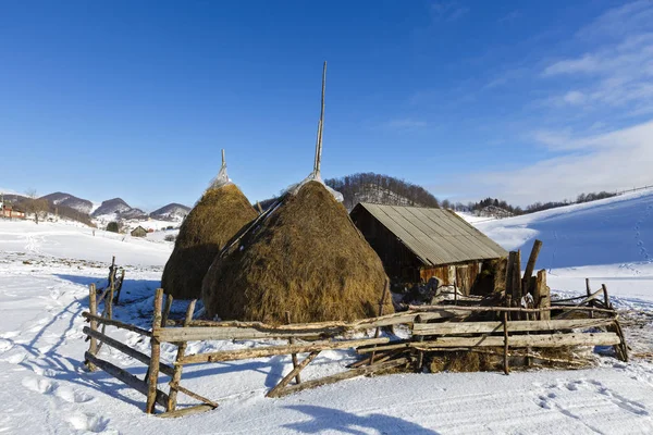 Haystacks in winter mountain somewhere in Romania — Stock Photo, Image