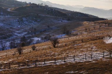 Sonbahar Kış dağ arasındaki geçiş dönemi