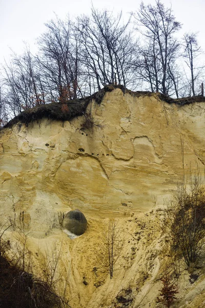 Formaciones rocosas raras de (trovantii) de Costesti, Valcea, Rumania —  Fotos de Stock