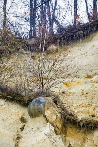 Rare formazioni rocciose di (trovantii) di Costesti, Valcea, Romania — Foto Stock