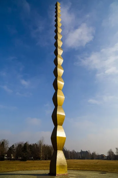 Infinity-kolonnen av Constantin Brancusi, Targu Jiu, Romania – stockfoto