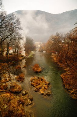 sis Nehri Cerna üzerinde güzel manzara