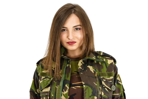 Vacker ung kvinna soldat i militär camouflage outfit — Stockfoto
