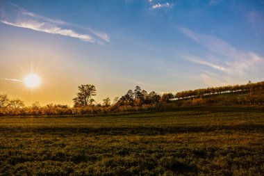 kırsal ülke Romanya alan üzerinde güzel gün batımı