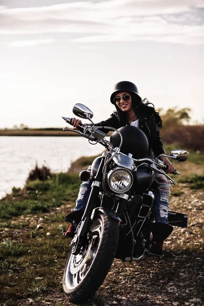 Beautiful motorcycle brunette woman with a classic motorcycle (c — Stock Photo, Image