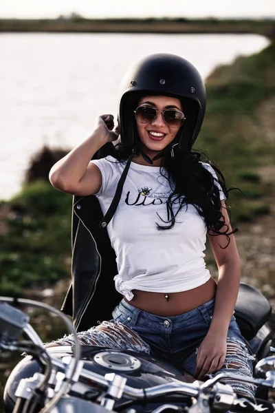 Beautiful motorcycle brunette woman with a classic motorcycle (c — Stock Photo, Image