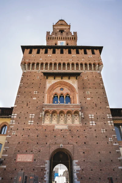 (Zamek Sforzów) zamku Castello Sforzesco w Mediolanie, Włochy, Lombardia, 13 — Zdjęcie stockowe