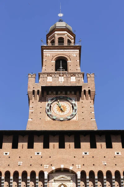 (Zamek Sforzów) zamku Castello Sforzesco w Mediolanie, Włochy, Lombardia, 13 — Zdjęcie stockowe