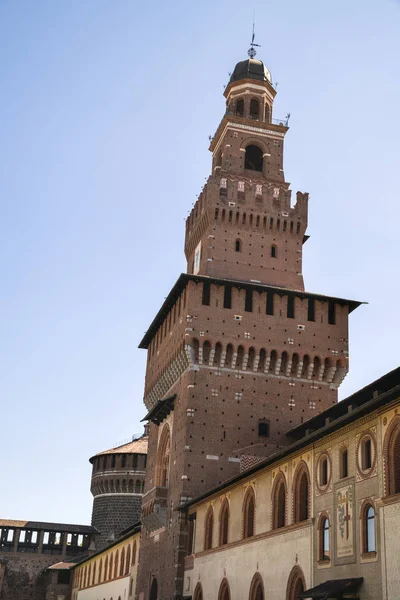 (Zamek Sforzów) zamku Castello Sforzesco w Mediolanie, Włochy, Lombardia, 13 — Zdjęcie stockowe