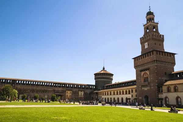 (Zamek Sforzów) zamku Castello Sforzesco w Mediolanie, Włochy, Lombardia, 13 — Zdjęcie stockowe