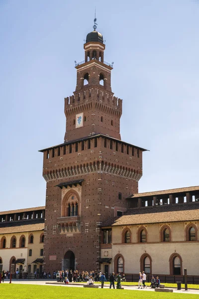 (Zamek Sforzów) zamku Castello Sforzesco w Mediolanie, Włochy, Lombardia, 13 — Zdjęcie stockowe