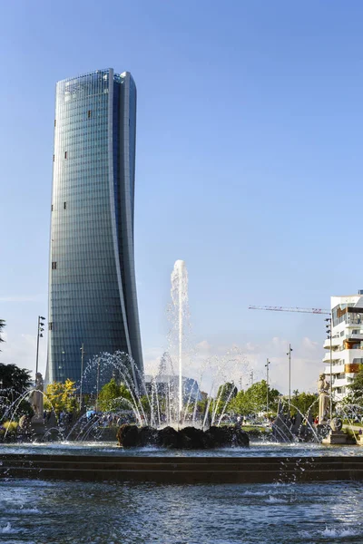 Milánó, Olaszország, május 28, 2017 - Isozaki torony lefordításra "Városi élet" — Stock Fotó