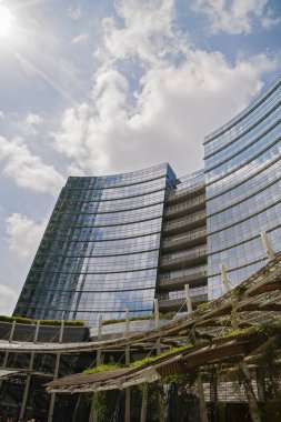 Milan, İtalya-Mayıs 13, 2017: panoramik manzaralı yeni futuristik 