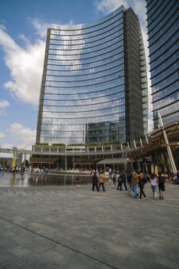 Milan, İtalya-Mayıs 13, 2017: panoramik manzaralı yeni futuristik 