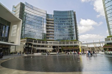 Milan, İtalya-Mayıs 13, 2017: panoramik manzaralı yeni futuristik 