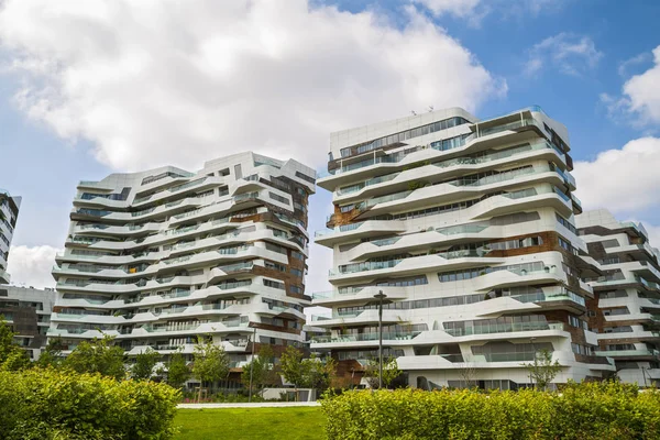 MILÁN, ITALIA, mayo de 2017: Casas residenciales modernas de C — Foto de Stock