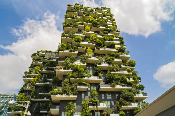 Milan, İtalya - 28 Mayıs 2017: Bosco Verticale (dikey orman) l