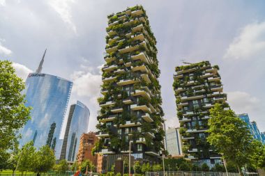 Milan, İtalya - 28 Mayıs 2017: Bosco Verticale (dikey orman) l