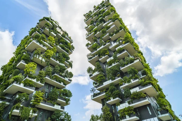 Milan, İtalya - 28 Mayıs 2017: Bosco Verticale (dikey orman) l