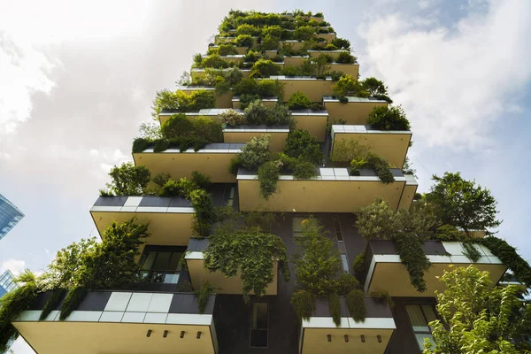 MILÁN, ITALIA - 28 DE MAYO DE 2017: Bosco Verticale (Bosque vertical) l — Foto de Stock